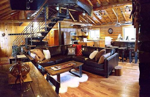 Superb Log Cabin Rental for Groups near Munising and Pictured Rocks National Lakeshore, Michigan - Foto 16
