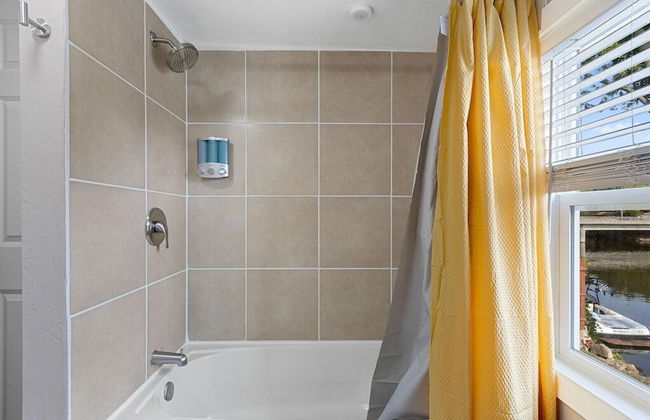 Lazy River Villa - Hottub Fenced Yard Sleeps 11 - Foto 56