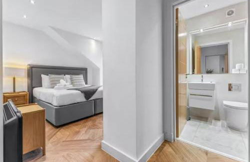 Super King Penthouse Minutes from Arndale Centre - Pass the Keys - Foto 7