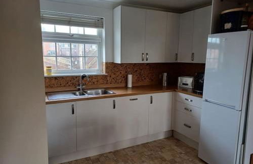 Arundel Central Apartment with parking - Foto 6