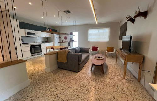 Cozy house close Brickell - Photo 12