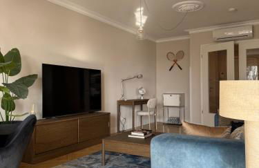 CLS Moderne City-Wohnung Hamburg Tiefgarage, Klimaanlage, Free-TV, 65 Zoll Smart-TV, E-Laden, Balkon, Parken, Nespresso Maschine inklusive Kapseln, Blick über Hamburg, Cafe im Haus, Bus gegenüber, Flex Check In - Foto 19