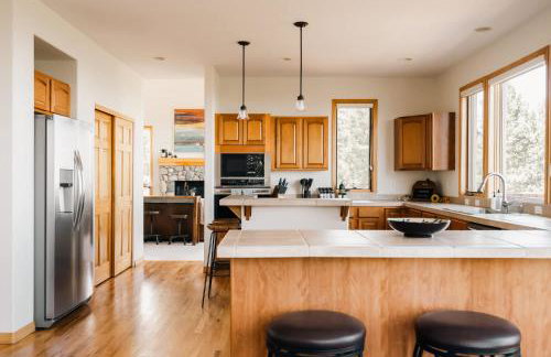 Peaceful Getaway with Hot Tub - Views - Evergreen - Foto 12