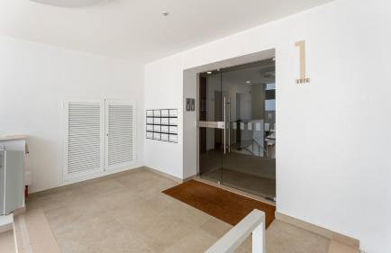 Modern 2BR w Rooftop Pool & Parking by LovelyStay - Foto 10