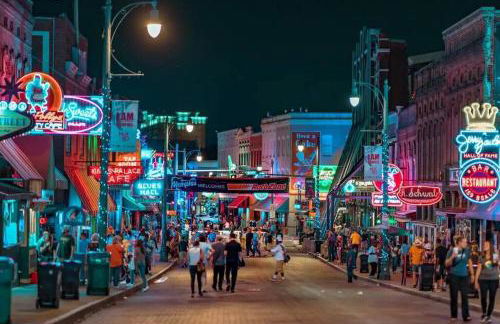 King Bed_Cozy Urban Retreat-Central Memphis - Foto 40