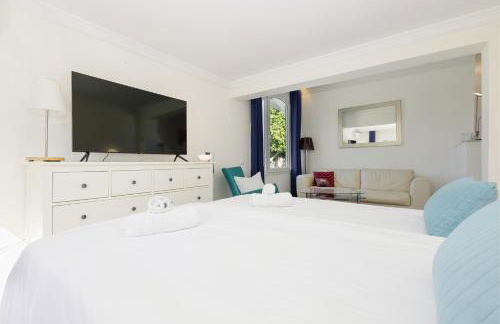 Marbella, Costabella - Beachfront Villa with Heated Pool - Photo 51