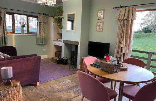 The Old Telephone Exchange - surrounded by fields! - Photo 17