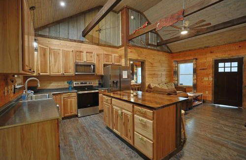 Rustic Modern Cabin with Hot Tub near rafting and Great Smokey Mountains - Foto 44