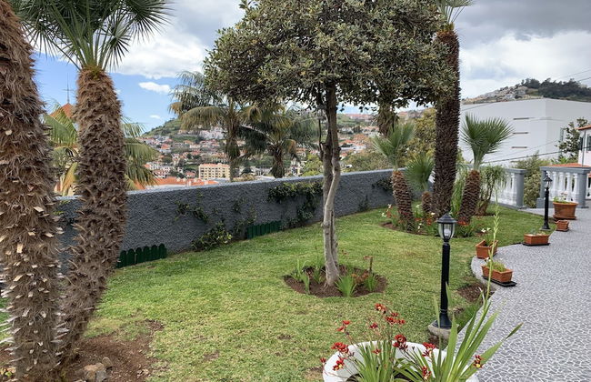 Funchal Apt- Sleeps 2 - Pool & Parking - Madeira - Foto 3