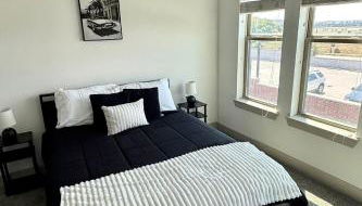 Modern 1BR Dallas peaceful escape in the heart of Farmers Branch! Less than 20 minutes from Downtown Dallas, 15 from DFW ariport 15 from Grapevine - Photo 2