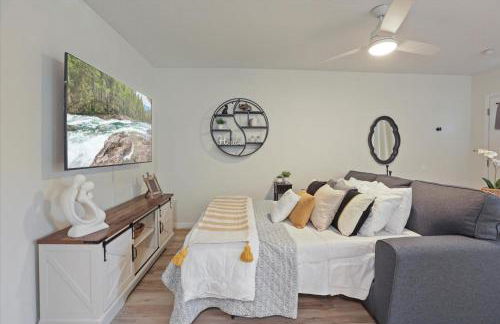 The YinYang - King Bed , Workspace , Full Kitchen - Foto 7