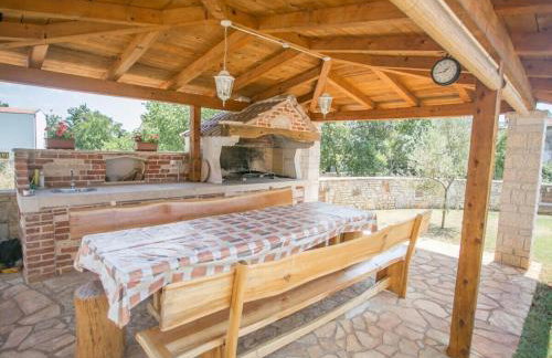 Holiday home in Pore with swimming pool - Photo 10