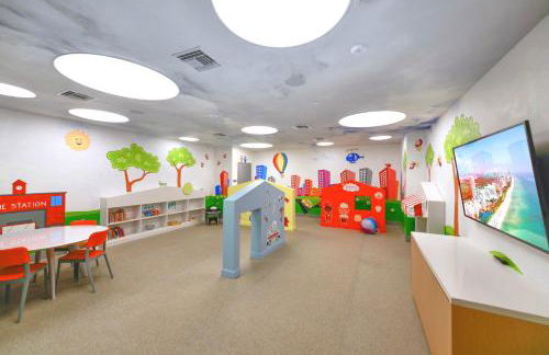 Downtown Doral Condo w-Free Parking - Foto 16