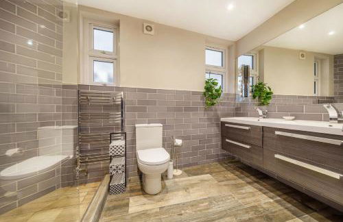 Stunning 3B2Ba Huge entertaining space and hottub! - Foto 13