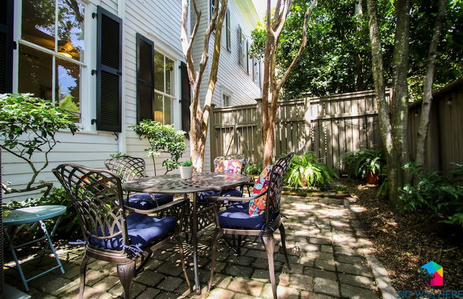 The Irish Bar near Bay Historic Savannah - Photo 42