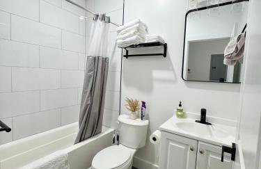 Elegant Retreat Near EWR n NYC - Photo 3