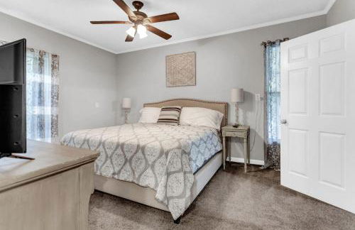 Pet Friendly Group Getaway with Grill and Deck - Foto 12