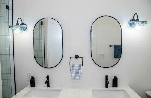 Urban Oasis - A Newly Renovated 4BR Dream - Foto 17