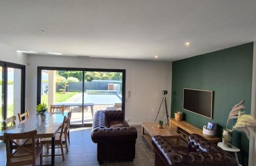 villa récente climatisée avec piscine privée - Photo 8