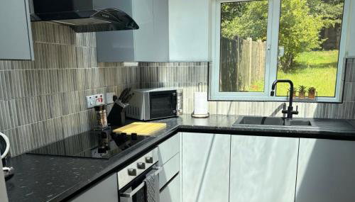 Luxury 5-bed Bungalow, Hot Tub, Games & Gated Parking - Foto 5