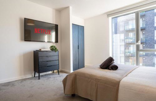 Central Wembley Stadium Luxe Stay with Pool Table - Foto 10