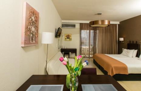 Cosmos Hotel - Photo 2