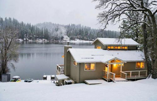 Lakefront Villa with 180 degree view private dock and boats - Foto 5