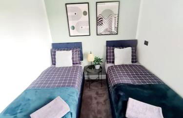 Lovely house with back garden - PRIVATE driveway - Foto 12