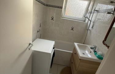 Monteurwohnung bei Köln, Düsseldorf WLAN, Parkplatz, Küche, TV - Foto 6