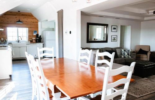 Cordova Farmhouse - 7 Minutes from the Ark! - Foto 3