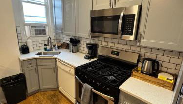 4 ROOMS FAMILY HOUSE WITH BACKYARD, LAUNDRY AND PARKINg - Foto 3, stove