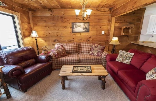 Seven Springs 3 BR Deluxe Condo, Near Golf Course by RedAwning - Photo 9