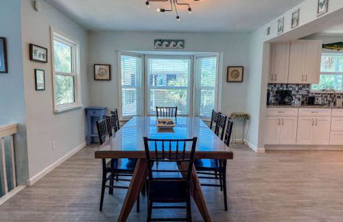 Spacious house- Deep Water Dock Pool Golf Cart Rental available - Foto 15