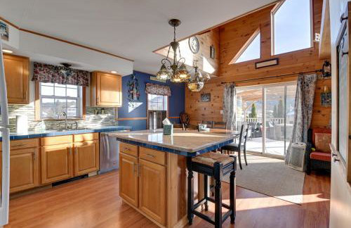 Steps From Lake George! 8-Acre Home with Dock Access - Foto 6