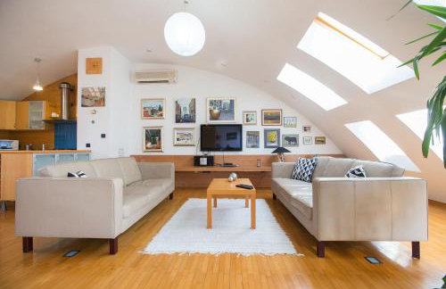 Penthouse apartment with private parking - Photo 5