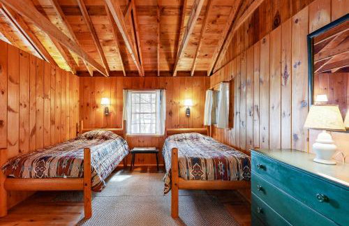 Lake Views! Small Group Getaway in Northport - Foto 20