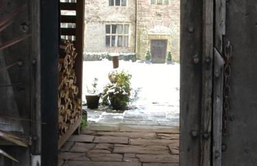 Welsh Gatehouse, Historic Castle which can cater for Electric Vehicle - Foto 36