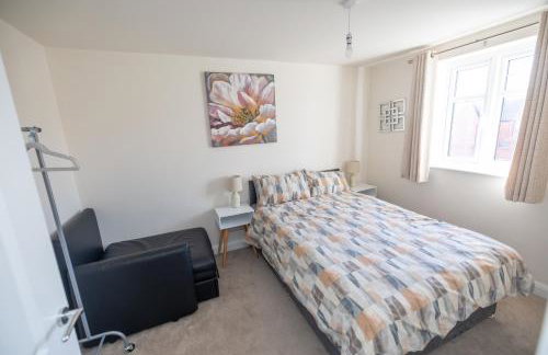 Home in Hugglescote - Long stays - Photo 3