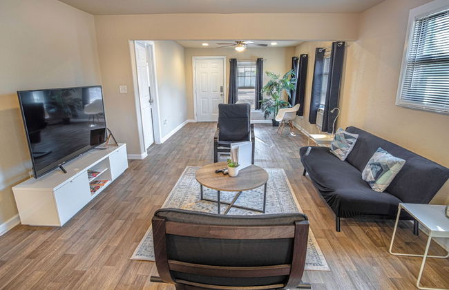 Nice 3br/2ba Near Downtown 2 min At&t Center - Foto 1