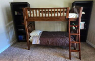 Spacious Eden Getaway w Hot Tub - Foto 14