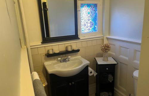 1 Br Private Victorian Apt in convenient City location on half acre sleeps 4 - Foto 16