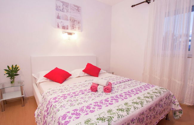 Holiday Apartment With a Private Terrace & Hot Tub, Near the Beach - Foto 3