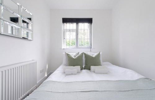 Modern 2BR Flat with 3 Beds Urban Getaway - Cherry - Foto 18