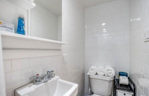 Historic Heights Rustic Urban Tiny Cabin - Foto 4