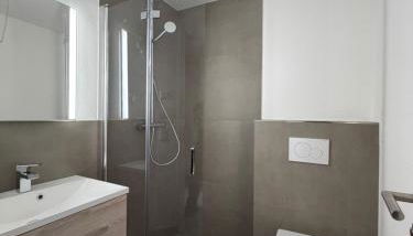 Moderne 2-Zimmer-Wohnung mit großer Terrasse und eigenem Stellplatz - Foto 2