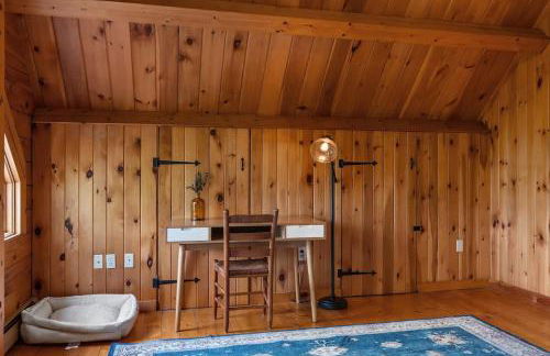 Cozy Athens Cabin on the Lake with Hot Tub & Backyard - Foto 13