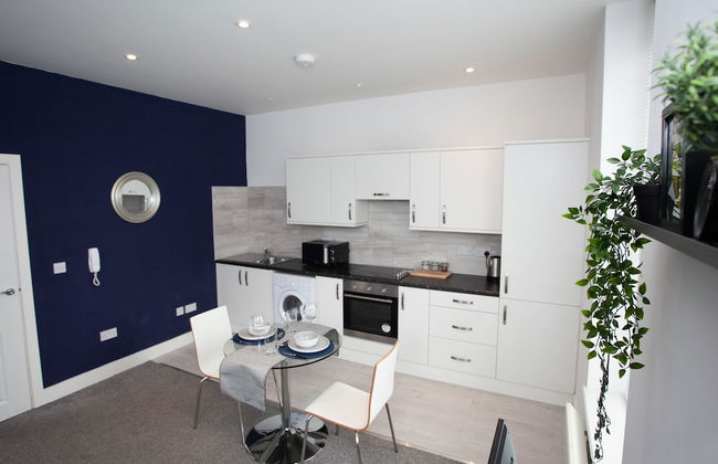 Cross St Boutique Apartment - Photo 8