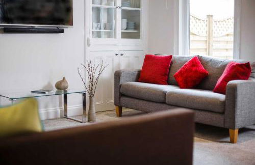 Stylish Central Bath House with five bedrooms - Photo 24