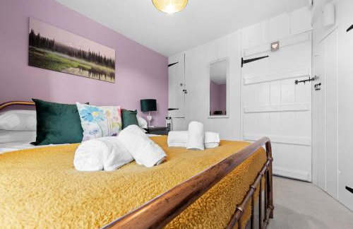 Charming 2-BR Cottage in Stonehouse with Courtyard Garden and Log Fire - Foto 4