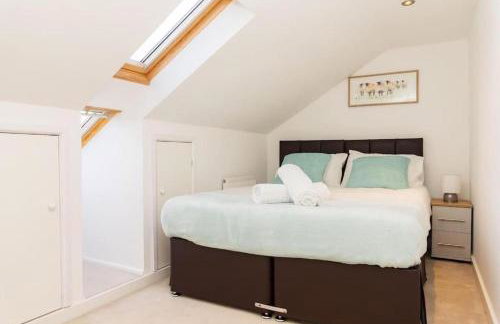 4 Bed Detached Home-Gloucester-Sleeps 10-Parking for 3-Work or Leisure - Foto 12
